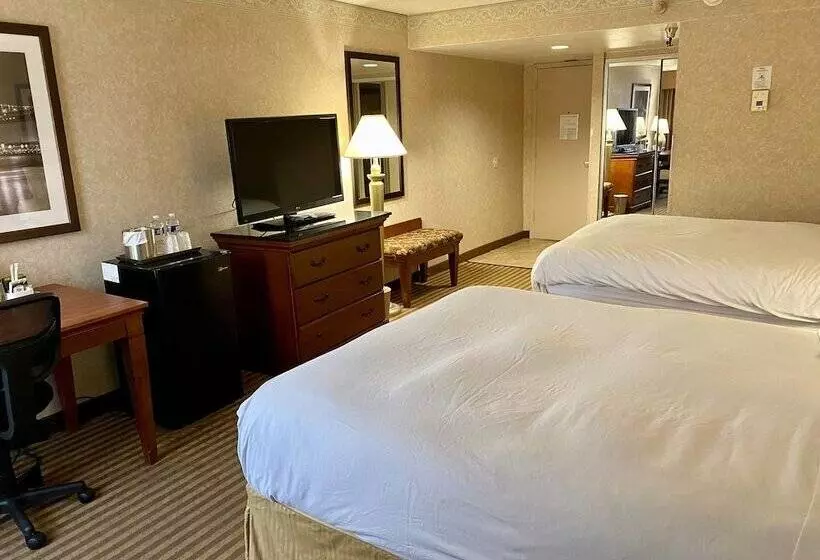 ２ダブルベッドのスタンダードルーム, Radisson Hotel Philadelphia Northeast