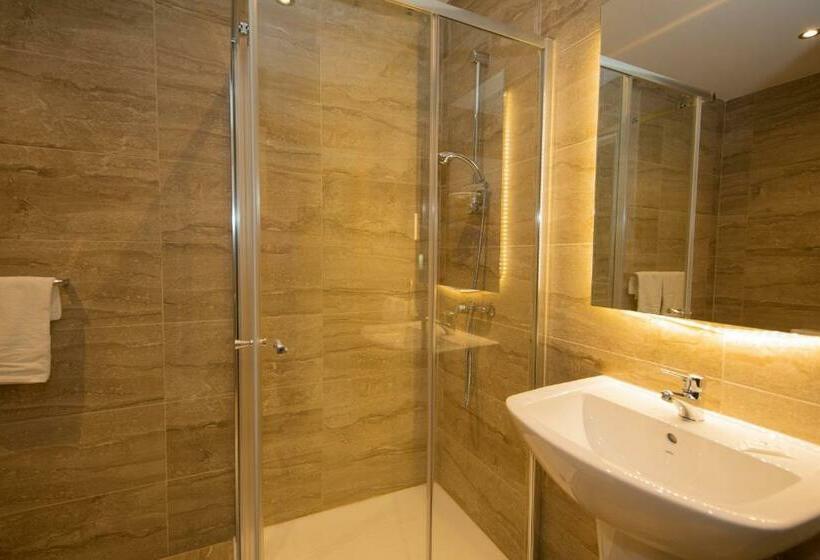 اتاق استاندارد, Relax Inn