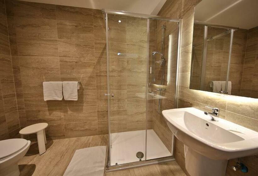 اتاق استاندارد, Relax Inn