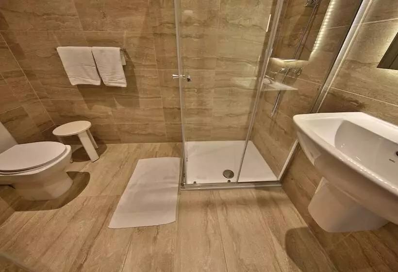 اتاق استاندارد, Relax Inn