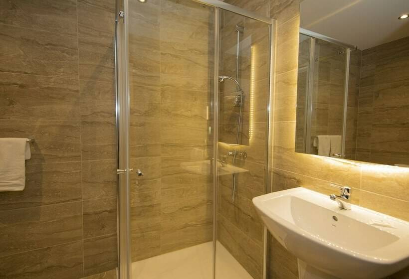 اتاق استاندارد, Relax Inn