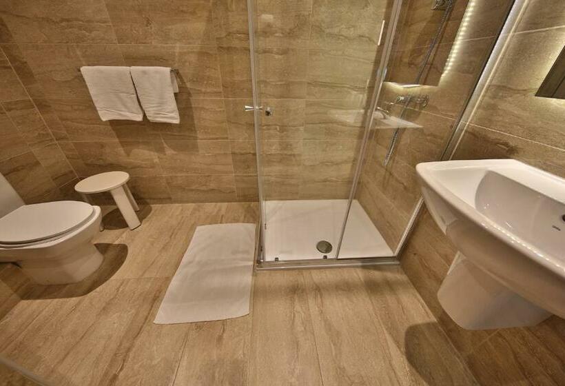Трехместный Номер Базовый, Relax Inn