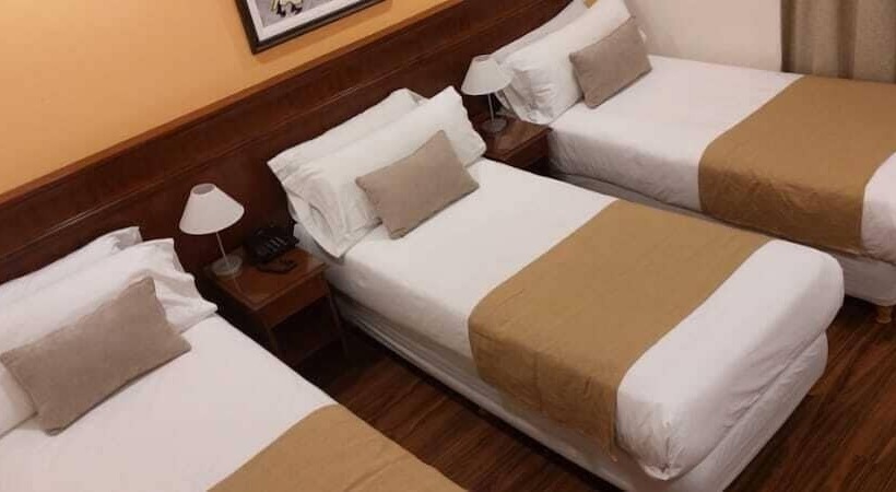 غرفة قياسية ثلاثية, Ritz Hotel Mendoza