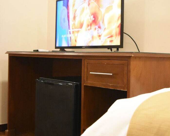 חדר סטנדרט לארבעה, Ritz Hotel Mendoza