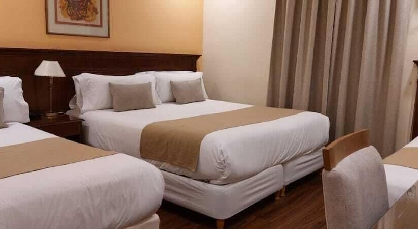 חדר סטנדרט לארבעה, Ritz Hotel Mendoza