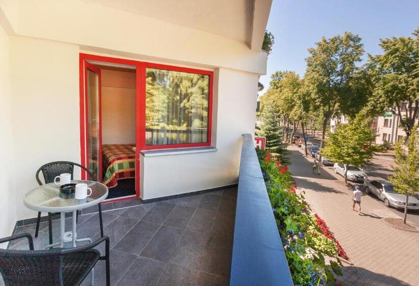 اتاق سوپریور, Tauras Center