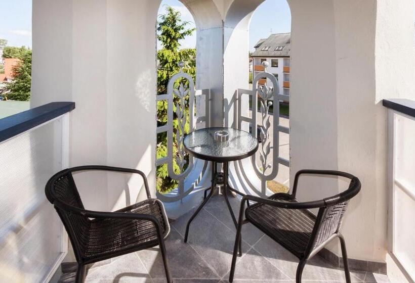 استودیو خانوادگی, Tauras Center