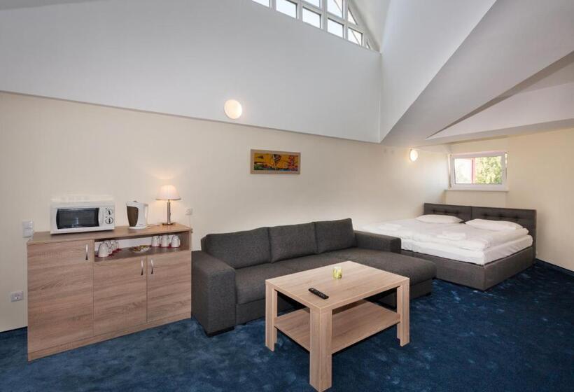 استودیو خانوادگی, Tauras Center