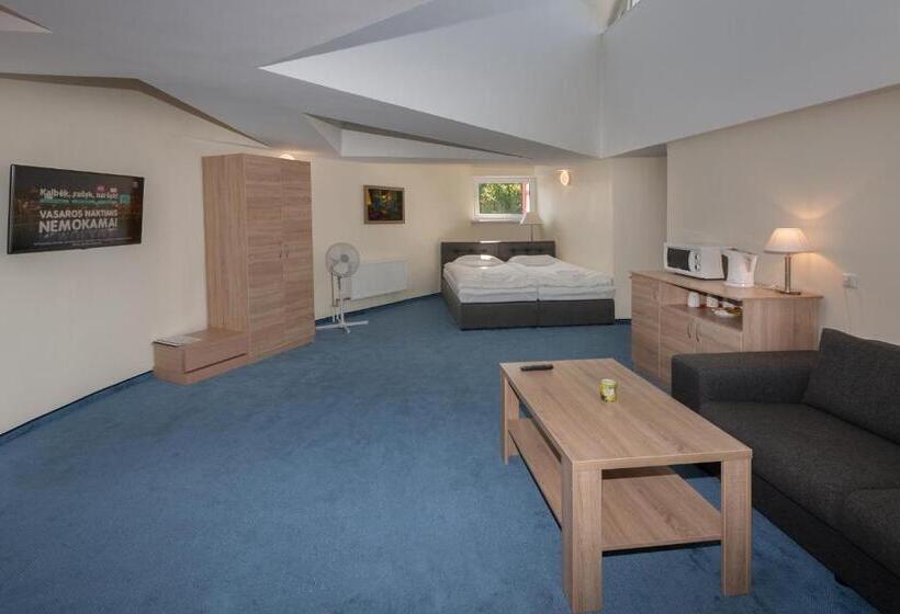 استودیو خانوادگی, Tauras Center