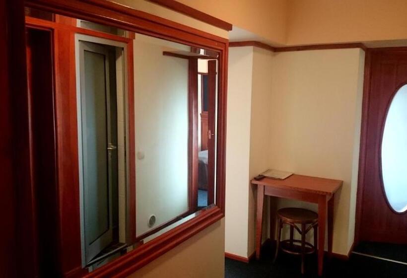 آپارتمان 2 خوابه, Tauras Center