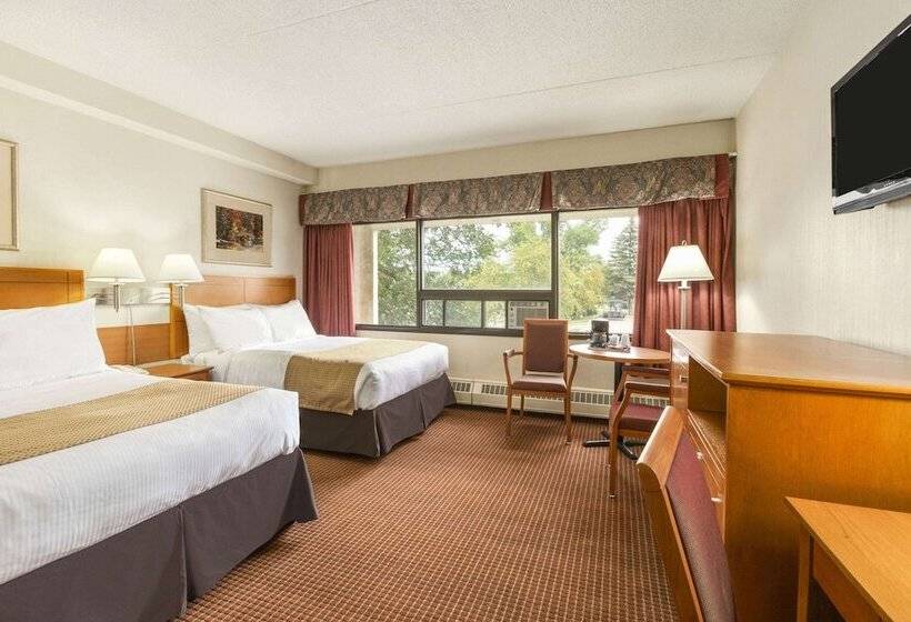 غرفه قياسيه سريرين مزدوجين, Travelodge By Wyndham Edmonton East