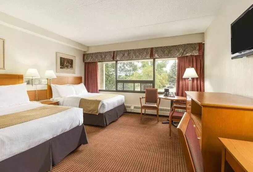 ２ダブルベッドのスタンダードルーム, Travelodge By Wyndham Edmonton East