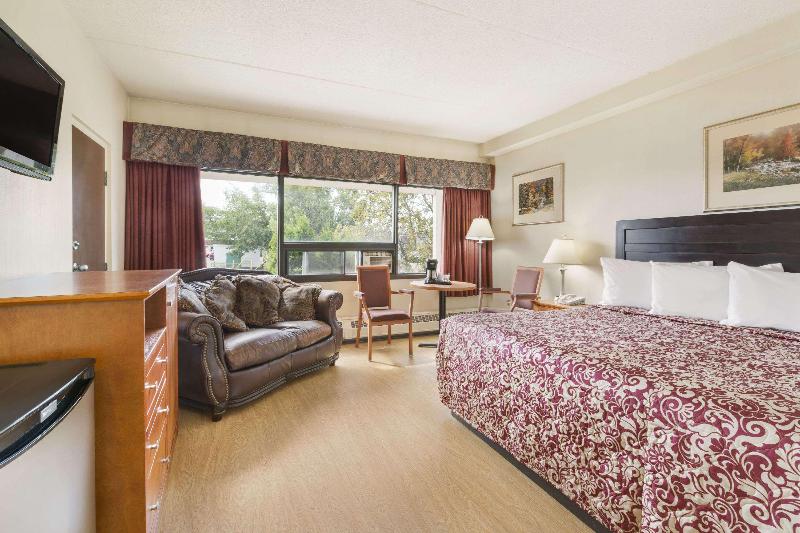 キングサイズベッドのスタンダードルーム, Travelodge By Wyndham Edmonton East