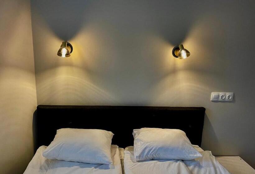 استودیو استاندارد با بالکن, Vesiroos