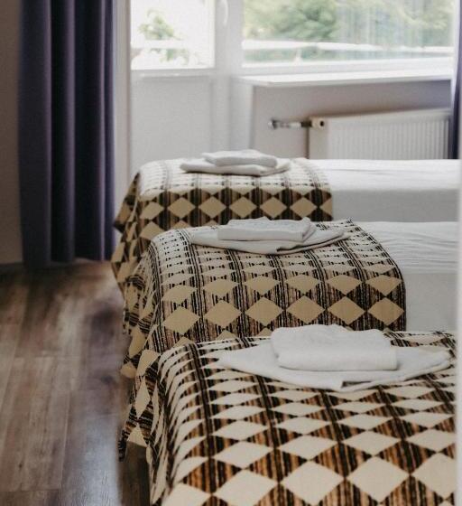 اتاق استاندارد سه نفره, Vesiroos