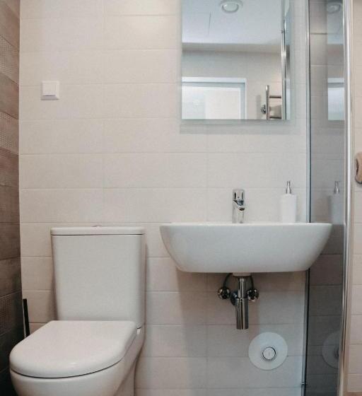 اتاق استاندارد سه نفره, Vesiroos