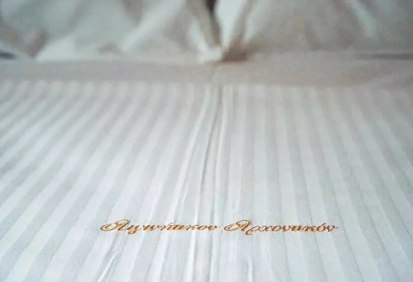 ジュニアスイート, Aeginitikon Arhontikon