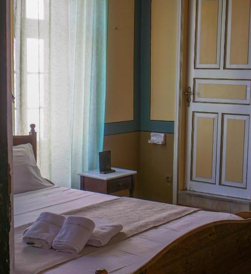 جناح جونيور, Aeginitikon Arhontikon