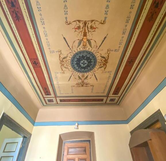 جناح جونيور, Aeginitikon Arhontikon