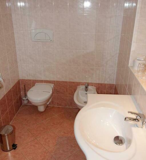 舒适套房, česká Koruna