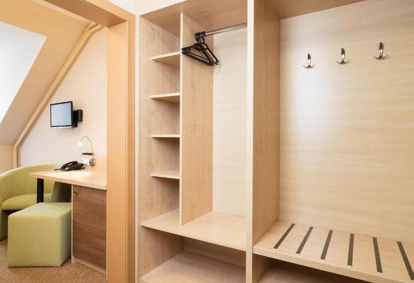 高级大房间, česká Koruna