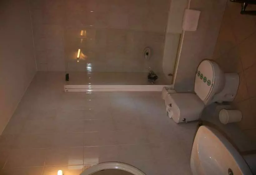 اتاق استاندارد سه نفره, Gaspà