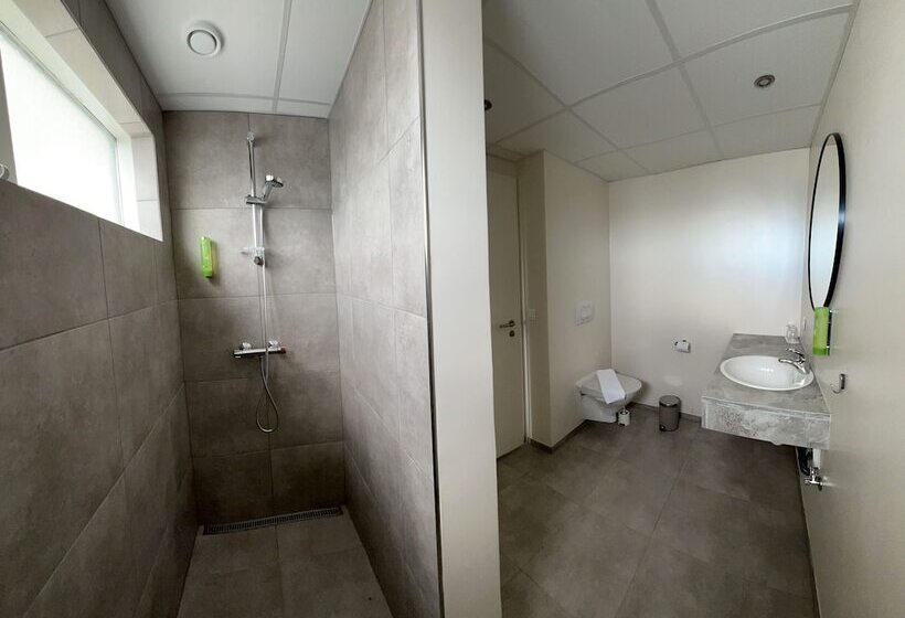 اتاق استاندارد سه نفره, Jokull