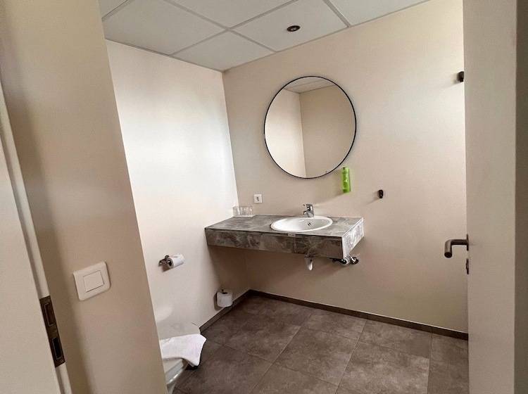 اتاق استاندارد سه نفره, Jokull