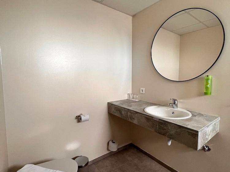 اتاق استاندارد سه نفره, Jokull