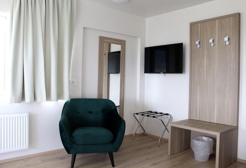 اتاق استاندارد سه نفره, Jokull