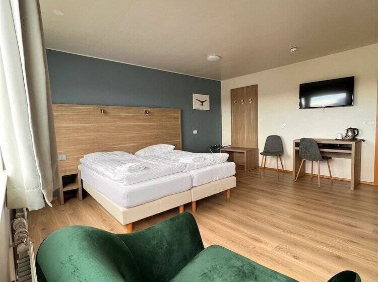 اتاق استاندارد سه نفره, Jokull