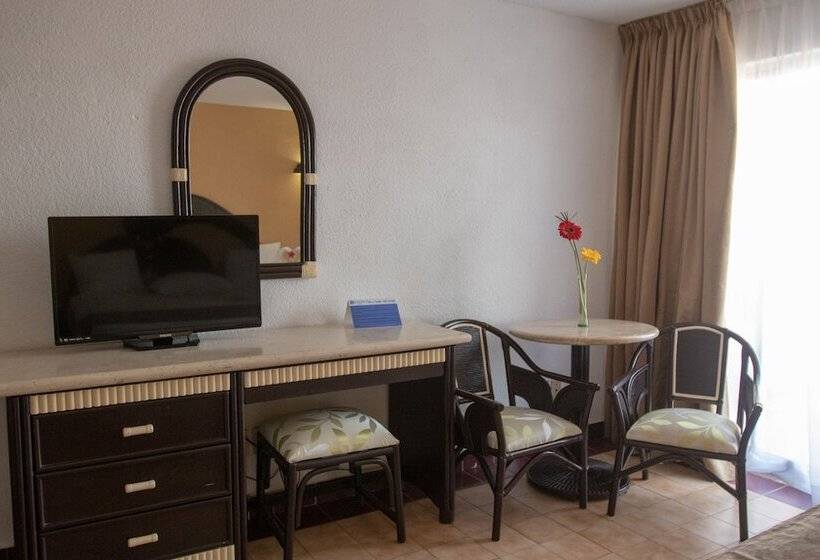 オーシャンビュースタンダードルーム, Qualton Club Ixtapa All Inclusive