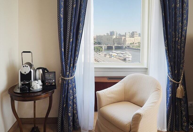 Номер Superior Вид на Реку, Radisson Slavyanskaya Hotel And Business Centre, Moscow