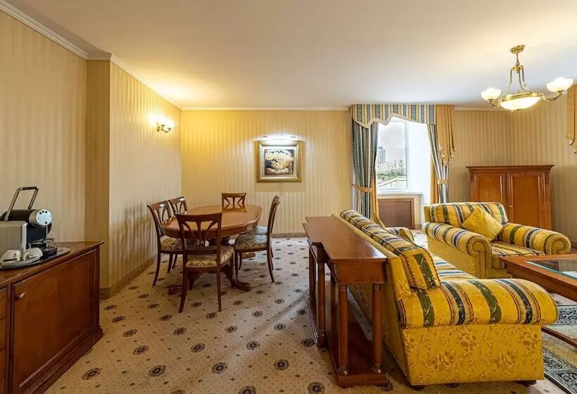 エクゼクティブスイート, Radisson Slavyanskaya Hotel And Business Centre, Moscow