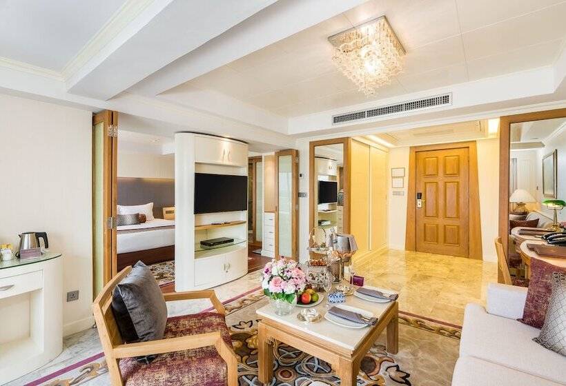 Королевский Люкс, Royal Wing Suites & Spa Pattaya