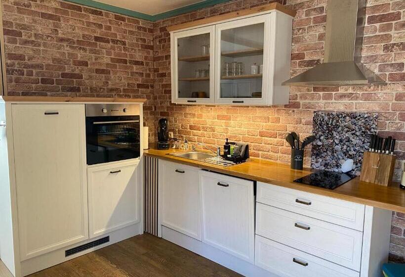 דירה בת חדר שינה 1 עם מרפסת, Von Jutrzenka