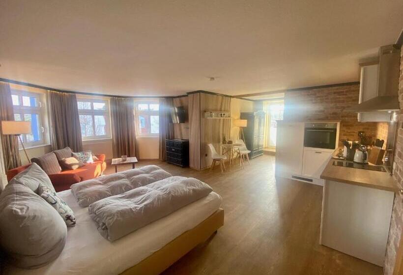 דירה בת חדר שינה 1 עם מרפסת, Von Jutrzenka