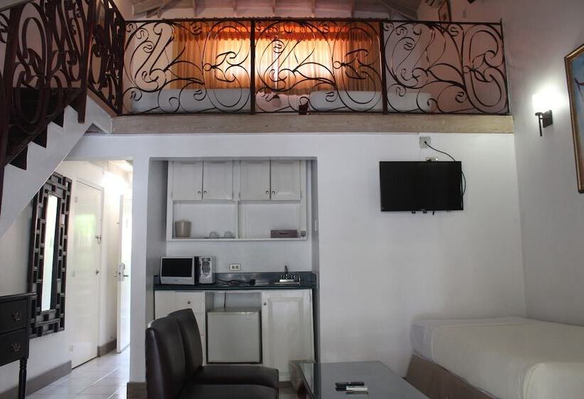 سوییت جونیور, Altamont Court