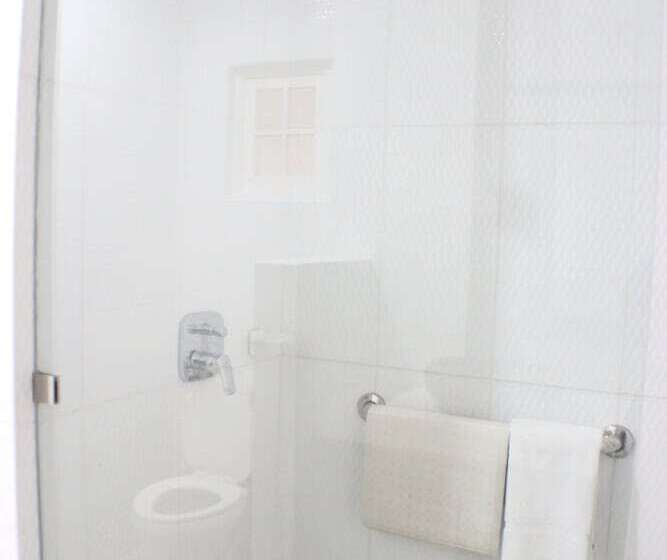 اتاق اجرایی, Altamont Court