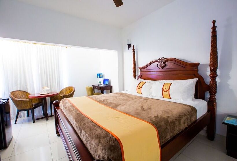 اتاق اجرایی, Altamont Court