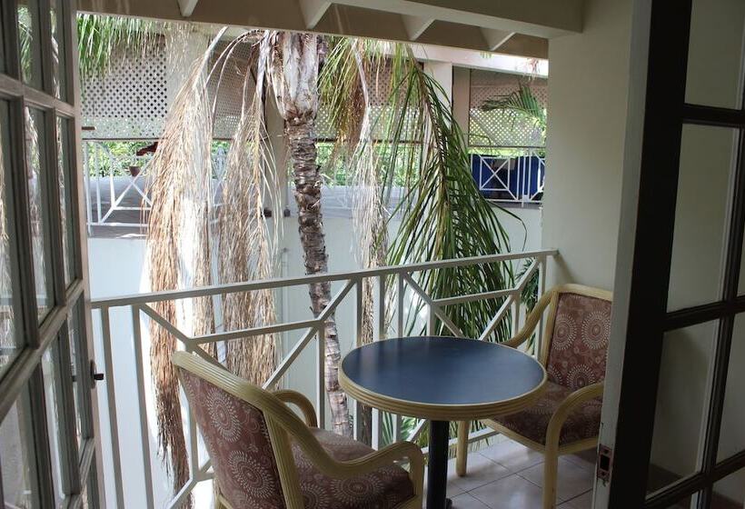 سوییت سوپریور, Altamont Court