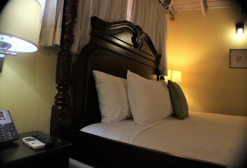 سوییت سوپریور, Altamont Court