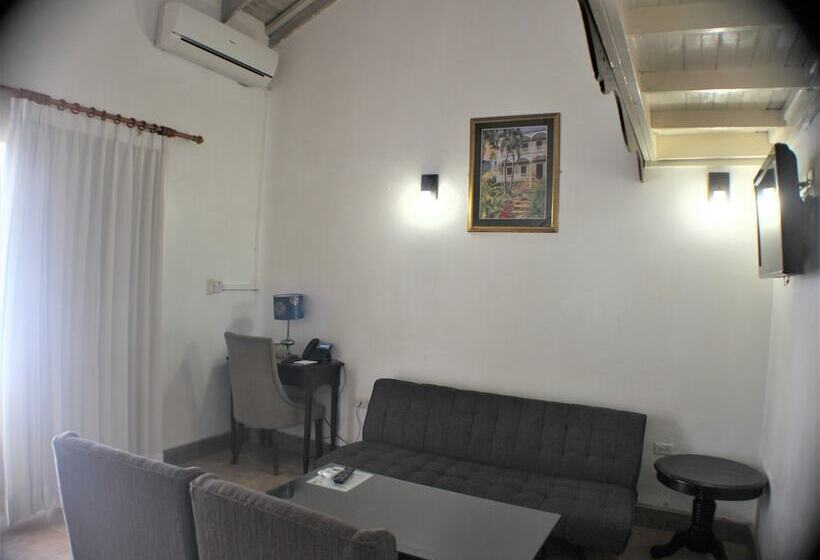 سوییت سوپریور, Altamont Court