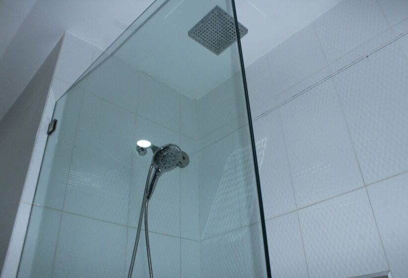 اتاق اجرایی, Altamont Court