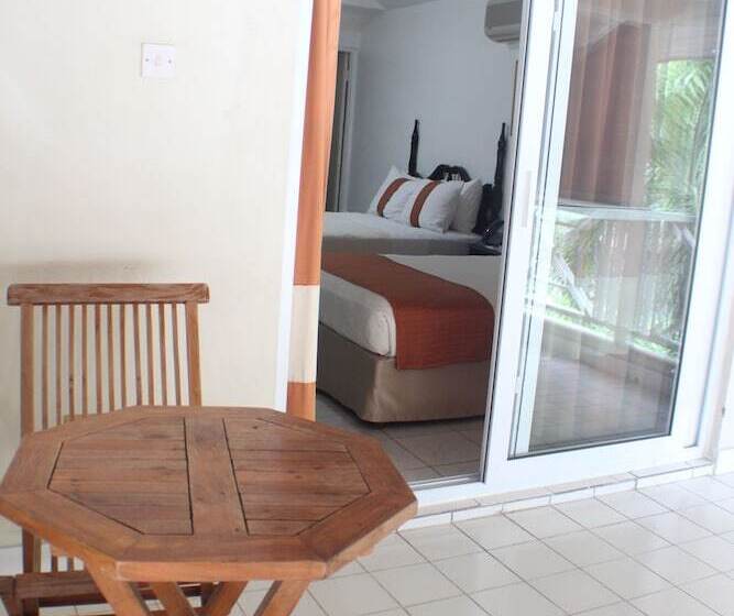 اتاق اجرایی, Altamont Court