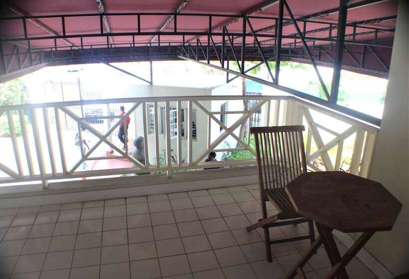 اتاق اجرایی, Altamont Court