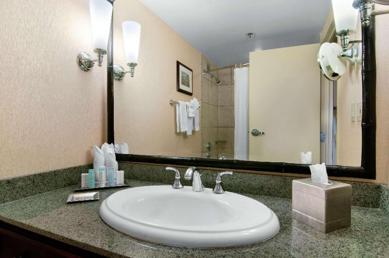 سوییت جونیور, Altamont Court