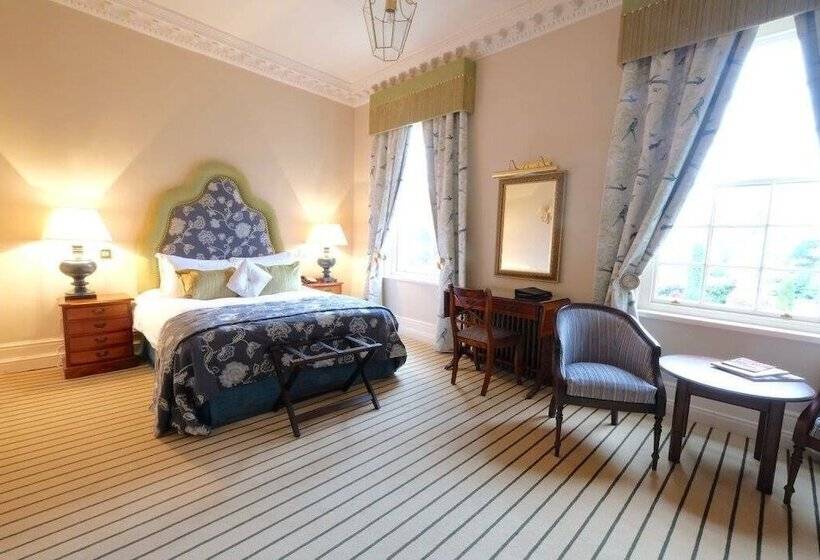 غرفة ديلوكس, Nunsmere Hall