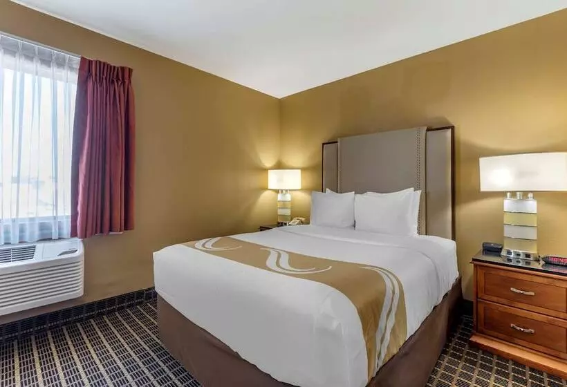 سوییت, Quality Inn & Suites Westminster Seal Beach