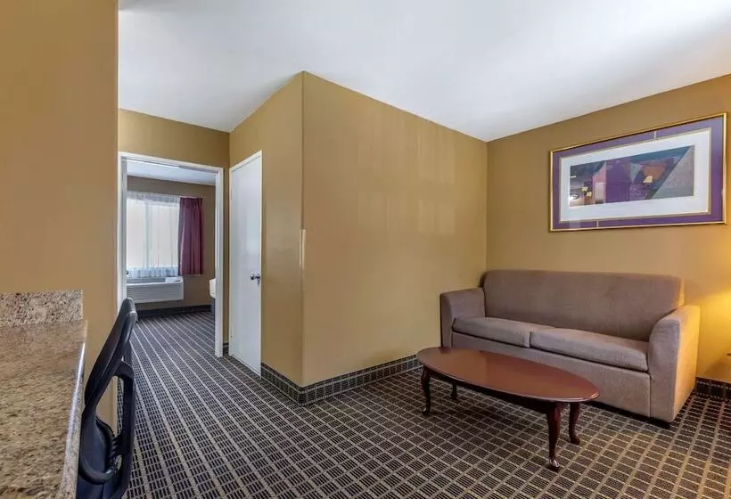 سوییت, Quality Inn & Suites Westminster Seal Beach